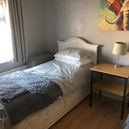 Stylish 2bd Near Parks Bradford (West Yorkshire)