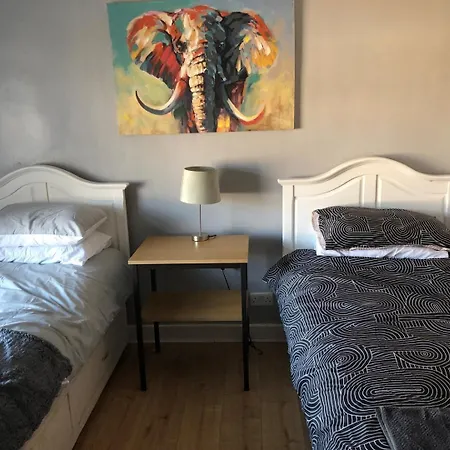 Stylish 2bd Near Parks