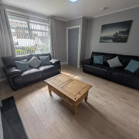 Stylish 2bd Near Parks Apartment