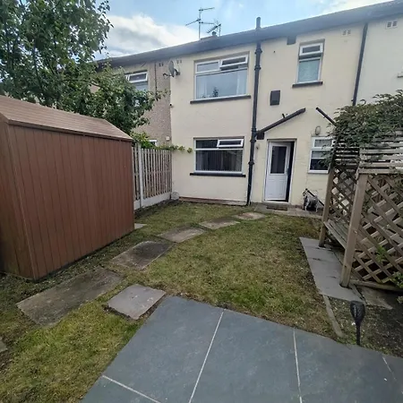 Stylish 2bd Near Parks Apartment *