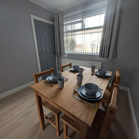 Stylish 2bd Near Parks Apartment